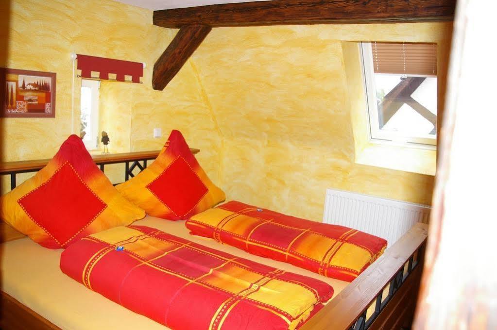 Landhotel Im Hexenwinkel Wiernsheim エクステリア 写真