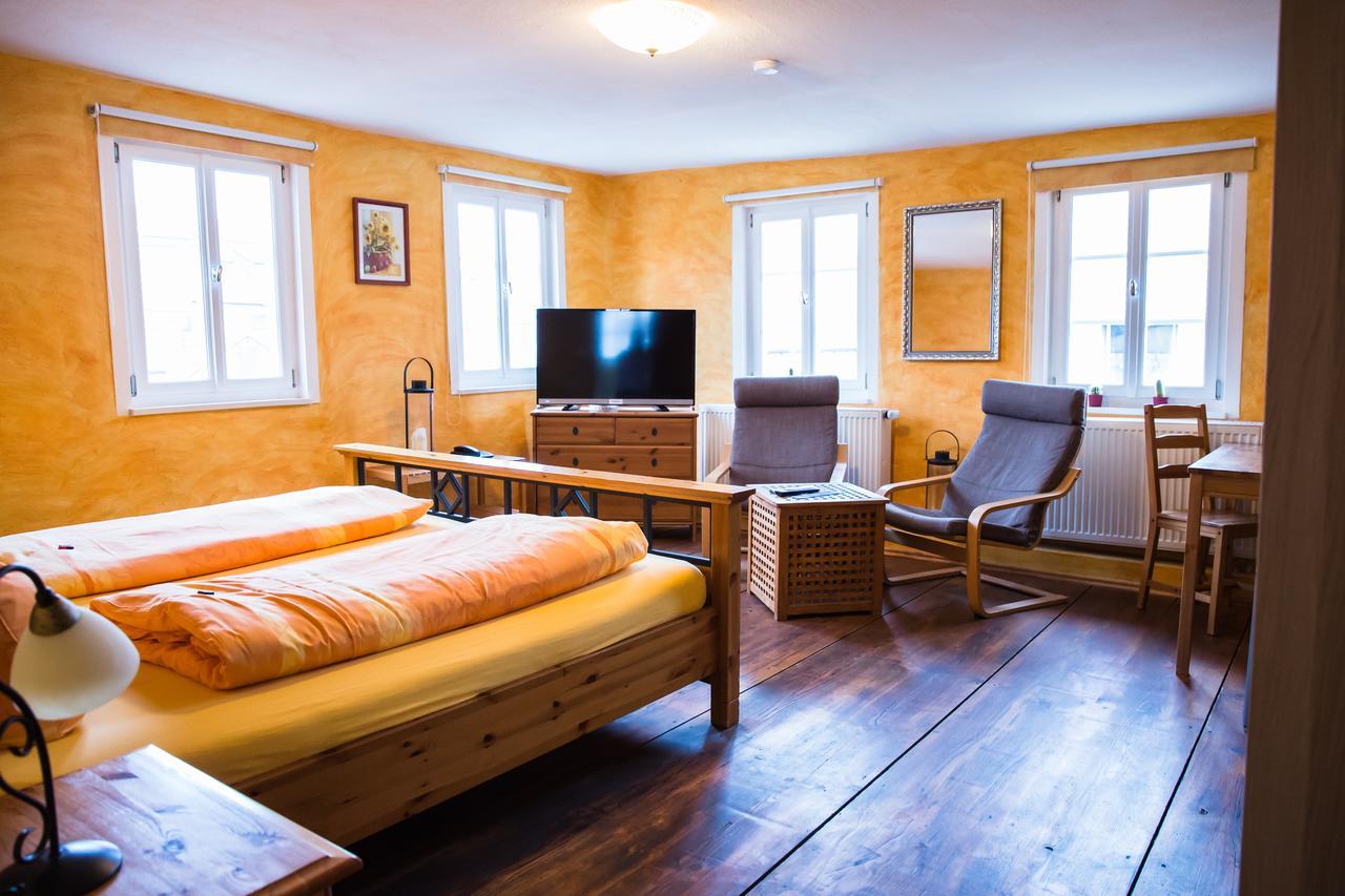Landhotel Im Hexenwinkel Wiernsheim エクステリア 写真